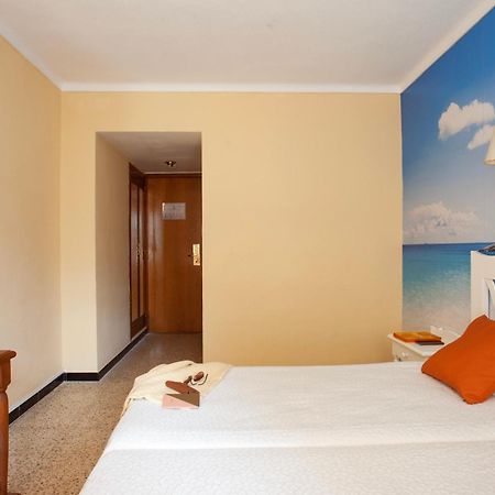 Bj Hostal Bona Vista S'Illot  Eksteriør billede